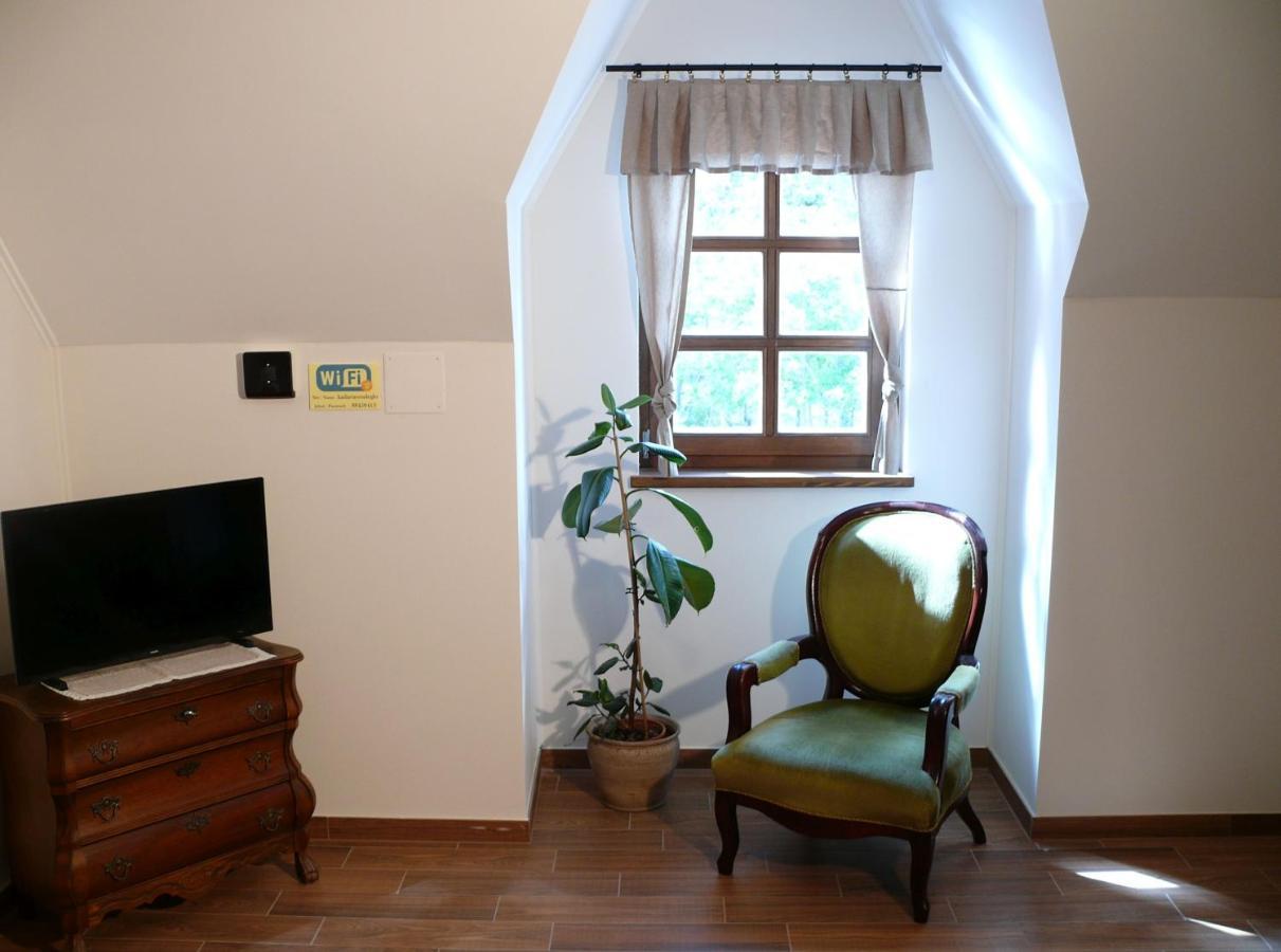 Kadarta Vendeglo Panzio Bed & Breakfast Veszprem Exterior photo