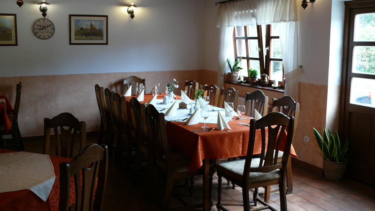 Kadarta Vendeglo Panzio Bed & Breakfast Veszprem Exterior photo
