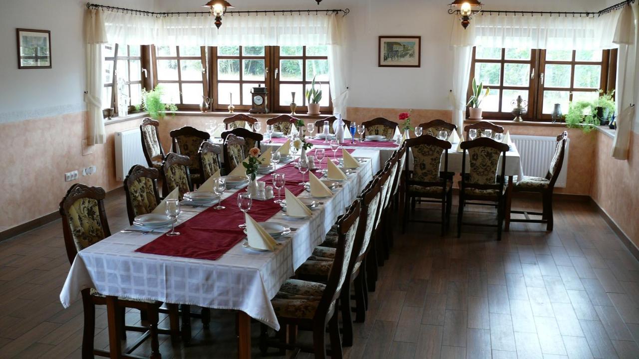 Kadarta Vendeglo Panzio Bed & Breakfast Veszprem Exterior photo
