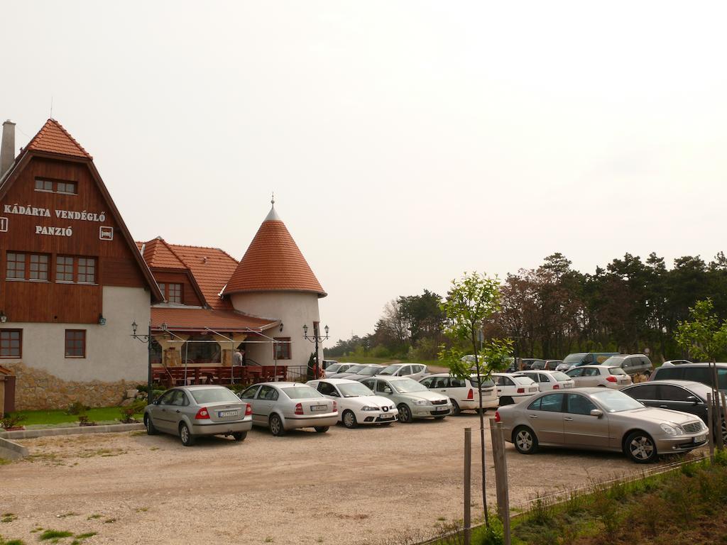 Kadarta Vendeglo Panzio Bed & Breakfast Veszprem Exterior photo