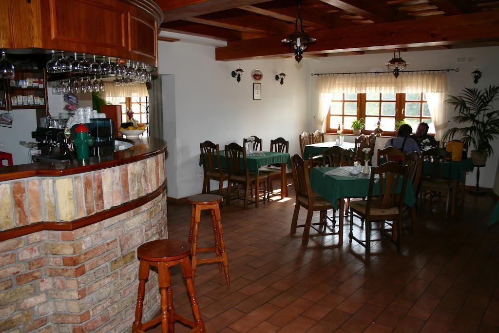 Kadarta Vendeglo Panzio Bed & Breakfast Veszprem Exterior photo