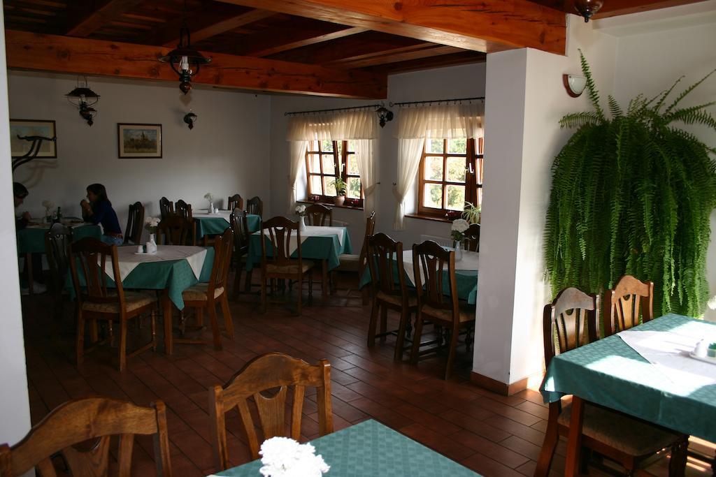 Kadarta Vendeglo Panzio Bed & Breakfast Veszprem Exterior photo