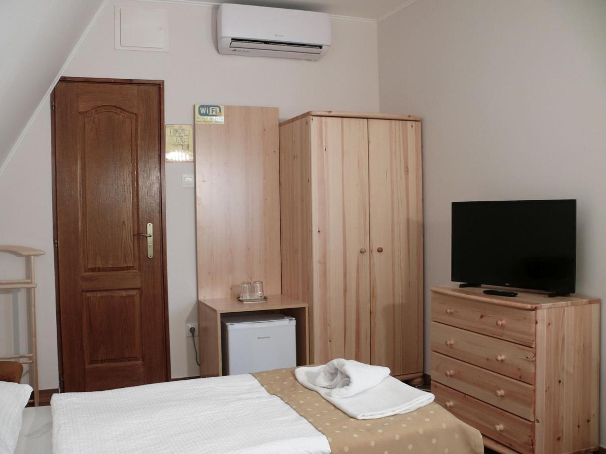 Kadarta Vendeglo Panzio Bed & Breakfast Veszprem Exterior photo