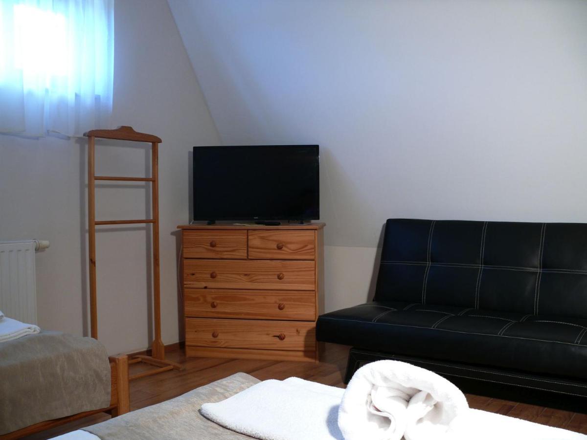 Kadarta Vendeglo Panzio Bed & Breakfast Veszprem Exterior photo